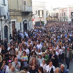 Folla di fedeli alla processione della Madonna dell'Altomare