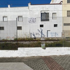 Anonimo cittadino ripulisce il ponticello di via Bisceglie