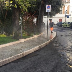 Intervento di ripulitura per parte di corso Cavour, via Martiti di Cefalonia e piazza Municipio