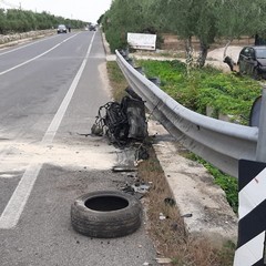 Auto ribaltata sulla strada per Castel del Monte