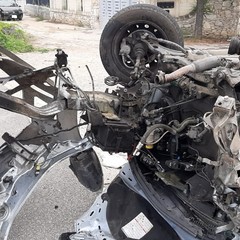 Auto ribaltata sulla strada per Castel del Monte
