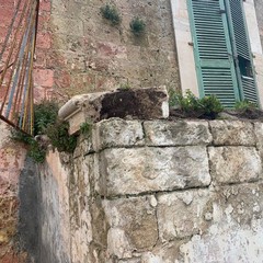 Incursione in una antica masseria: demolita una antica scala in pietra