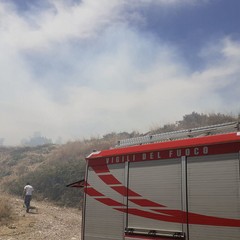 incendio nella zona di Torre San Pietro, nei pressi di Montegrosso