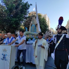 Folla di fedeli alla processione della Madonna dell'Altomare