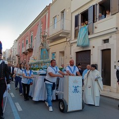 Folla di fedeli alla processione della Madonna dell'Altomare