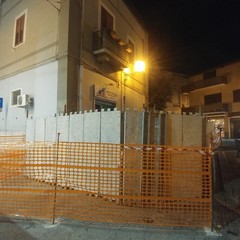 Caduta calcinacci in via Pisani, chiusa totalmente la strada al traffico