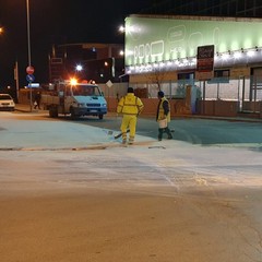 Camion perde gasolio dal serbatoio: traffico bloccato in via Padre Leone Dehon