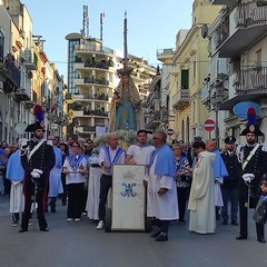 Folla di fedeli alla processione della Madonna dell'Altomare