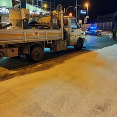 Camion perde gasolio dal serbatoio: traffico bloccato in via Padre Leone Dehon