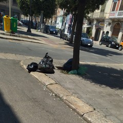Via Annunziata resta una discarica a cielo aperto