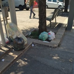 Via Annunziata resta una discarica a cielo aperto