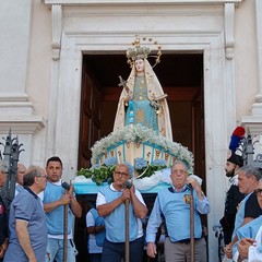 Folla di fedeli alla processione della Madonna dell'Altomare