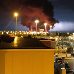 l'inferno di fuoco del capannone di via Barletta