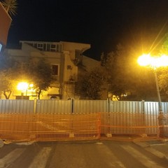 Caduta calcinacci in via Pisani, chiusa totalmente la strada al traffico