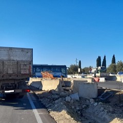 Traffico in tilt sull'Andria Canosa di Puglia causa il protrarsi dei lavori in corso