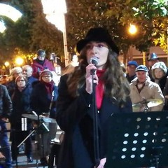 Musica natalizia e live band in viale Crispi
