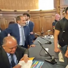 Nicola Gratteri a Bari, il saluto con il prof. Savino Santovito