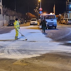 Camion perde gasolio dal serbatoio: traffico bloccato in via Padre Leone Dehon
