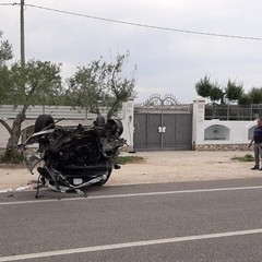 Auto ribaltata sulla strada per Castel del Monte