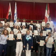 consegna attestati Cambridge ai ragazzi della scuola “Pasquale Cafaro”