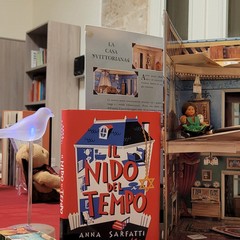 Letture ad alta voce e una mostra di giocattoli