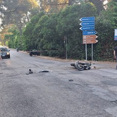 Incidente auto moto a Castel del Monte: tre feriti