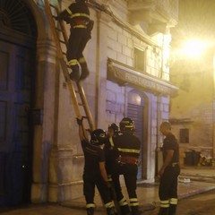 Prende fuoco cavo della fibra ottica in piazza Porta La Barra