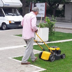 Piazza SS. Trinità ripulita da cittadini diligenti
