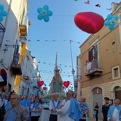 Folla di fedeli alla processione della Madonna dell'Altomare