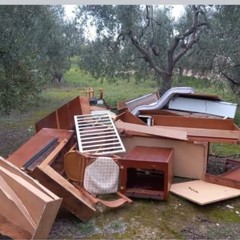 rifiuti abbandonati nelle campagne di Andria