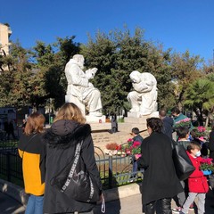 Piantumazione di ciclamini al monumento a Padre Pio