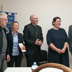 Con alcuni volontari della Caritas