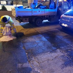 Camion perde gasolio dal serbatoio: traffico bloccato in via Padre Leone Dehon