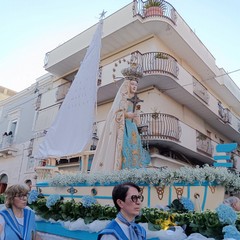 Folla di fedeli alla processione della Madonna dell'Altomare
