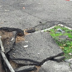 Auto contro palo della luce in via Buozzi: zona senza energia elettrica
