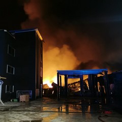 l'inferno di fuoco del capannone di via Barletta
