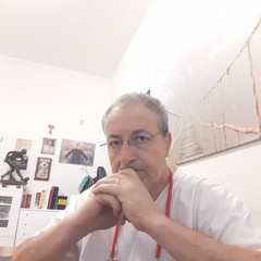 Berardino Leonetti incontra i suoi pazienti senza camice