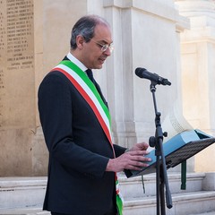 Il 25 aprile 2018 si ricorda il 73° anniversario della Liberazione dell’Italia dall’occupazione nazifascista ed è una festività civile. La celebrazione per ricordare questa data, venne istituita su proposta del presidente del Consiglio Alcide De Gasperi, con una legge ordinaria nel maggio 1949, fu stabilito che il 25 aprile (già festeggiato a partire dal 1946), quale anniversario della Liberazione, rientrasse tra i giorni considerati di festa nazionale. Per garantire che la memoria di quegli eventi non andasse dispersa in seguito al decesso di chi aveva combattuto in prima linea contro il naz