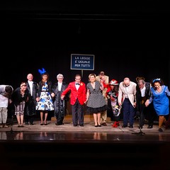 Risate dal primo minuto per l’ entusiasmante spettacolo teatrale "U' Scaldalitte”