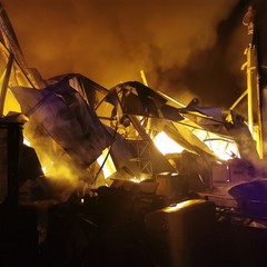 l'inferno di fuoco del capannone di via Barletta