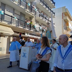 Folla di fedeli alla processione della Madonna dell'Altomare