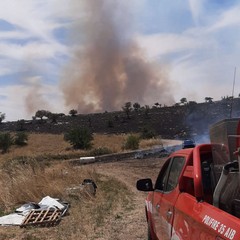 incendio nella zona di Torre San Pietro, nei pressi di Montegrosso