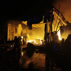 l'inferno di fuoco del capannone di via Barletta