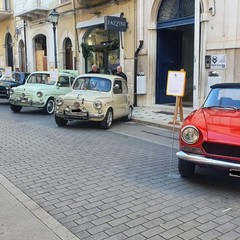 Esposizione auto e moto depoca del Club Storie e Motori Federiciani JPG