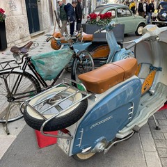 Esposizione auto e moto depoca del Club Storie e Motori Federiciani JPG