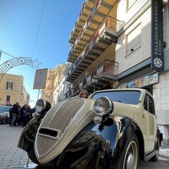 Esposizione auto e moto depoca del Club Storie e Motori Federiciani JPG