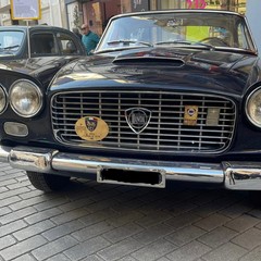 Esposizione auto e moto depoca del Club Storie e Motori Federiciani JPG