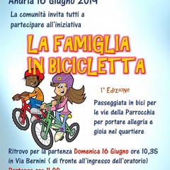 biciclettata attraversa il quartiere della SS. Trinità