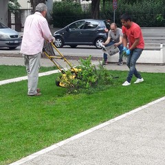 Piazza SS. Trinità ripulita da cittadini diligenti