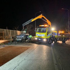 fasi del recupero dei mezzi e della pulizia della strada